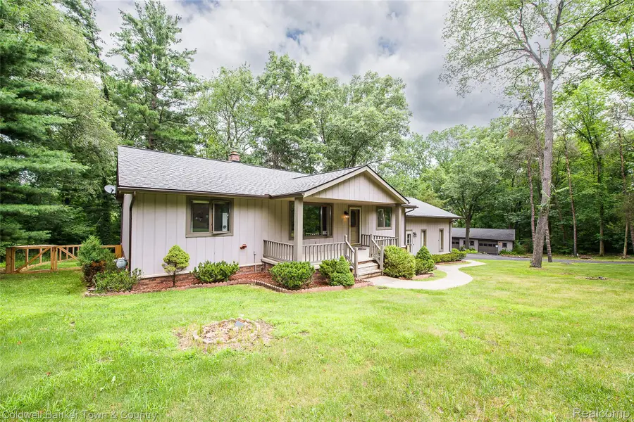 5211 Strawberry Lake Road, Hamburg, MI 48189 - #2