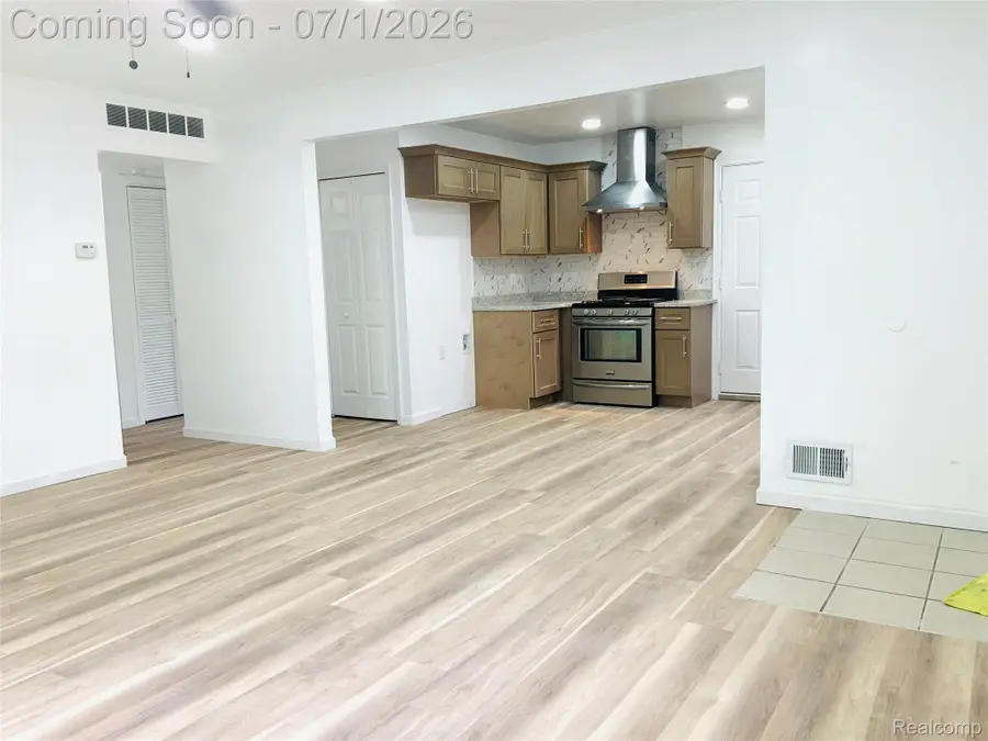 6475 N Highland Street, Dearborn Heights, MI 48127 - #3