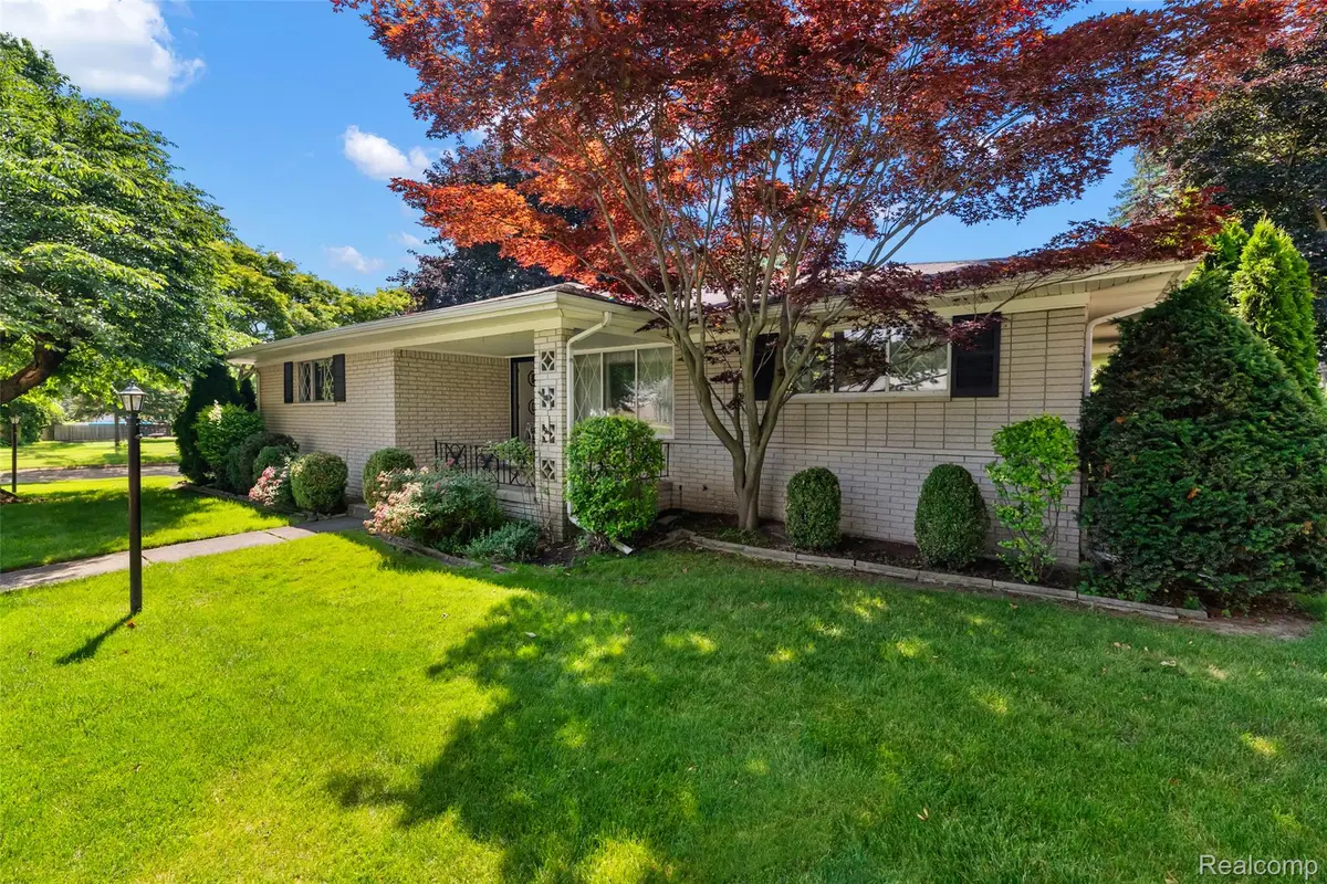 17048 Harbor Hill Drive, Clinton Township, MI 48035 - #1