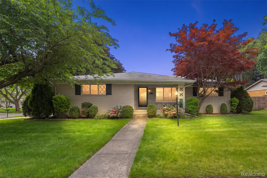 17048 Harbor Hill Drive, Clinton Township, MI 48035 - #2