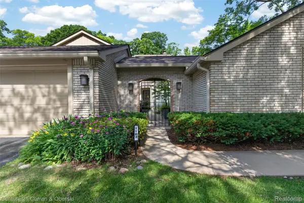 1102 Hillpointe Circle, BloomfieldHills, MI 48304