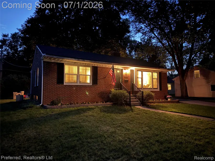 15625 Surrey Street, Livonia, MI 48154 - #3