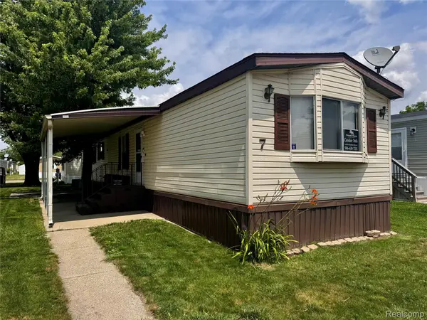 46000 Geddes Rd #7, Canton, MI 48188