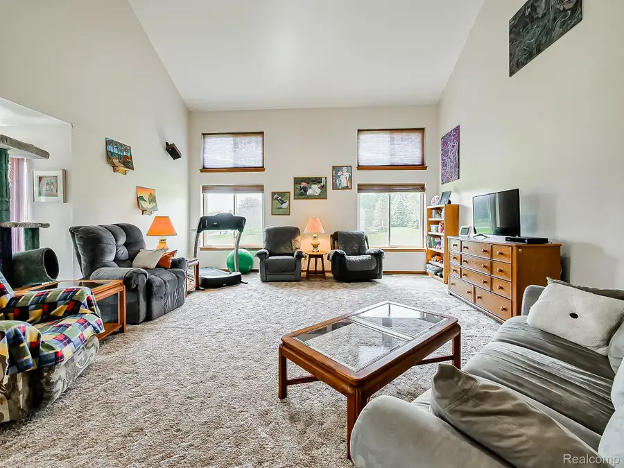 6398 High Valley Drive, White Lake, MI 48383 - #2