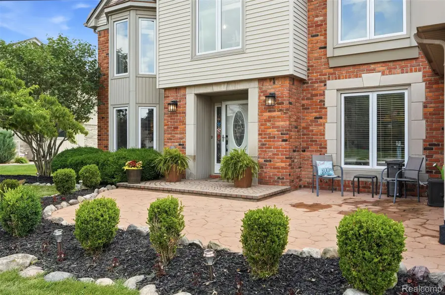 19364 Gill Road, Livonia, MI 48152 - #3