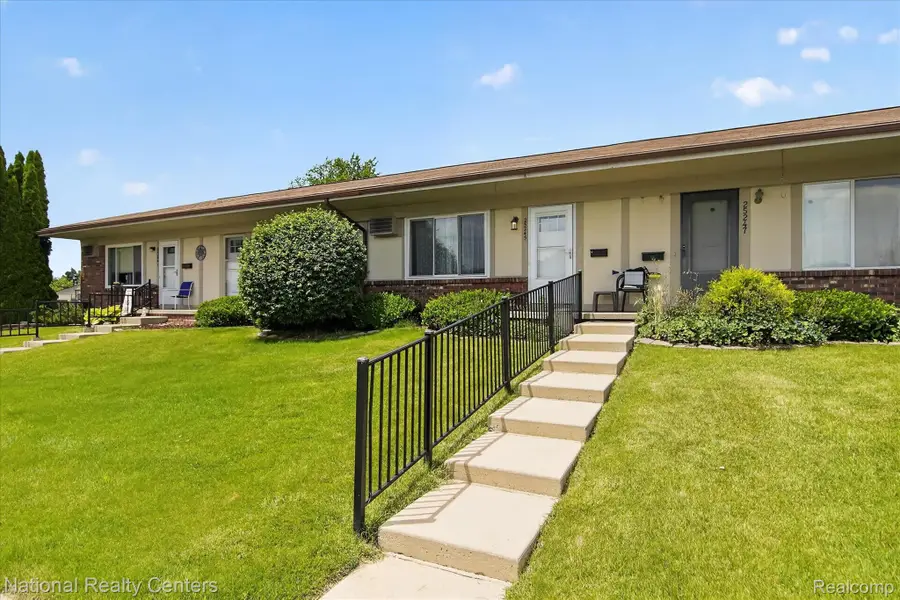 25245 Franklin Terrace #3, South Lyon, MI 48178 - #2