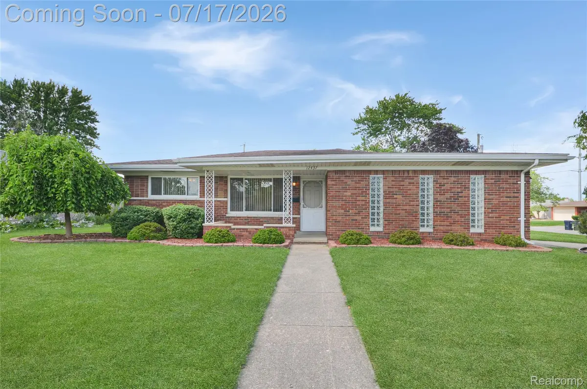 12437 De Grove Drive, Sterling Heights, MI 48312 - #1