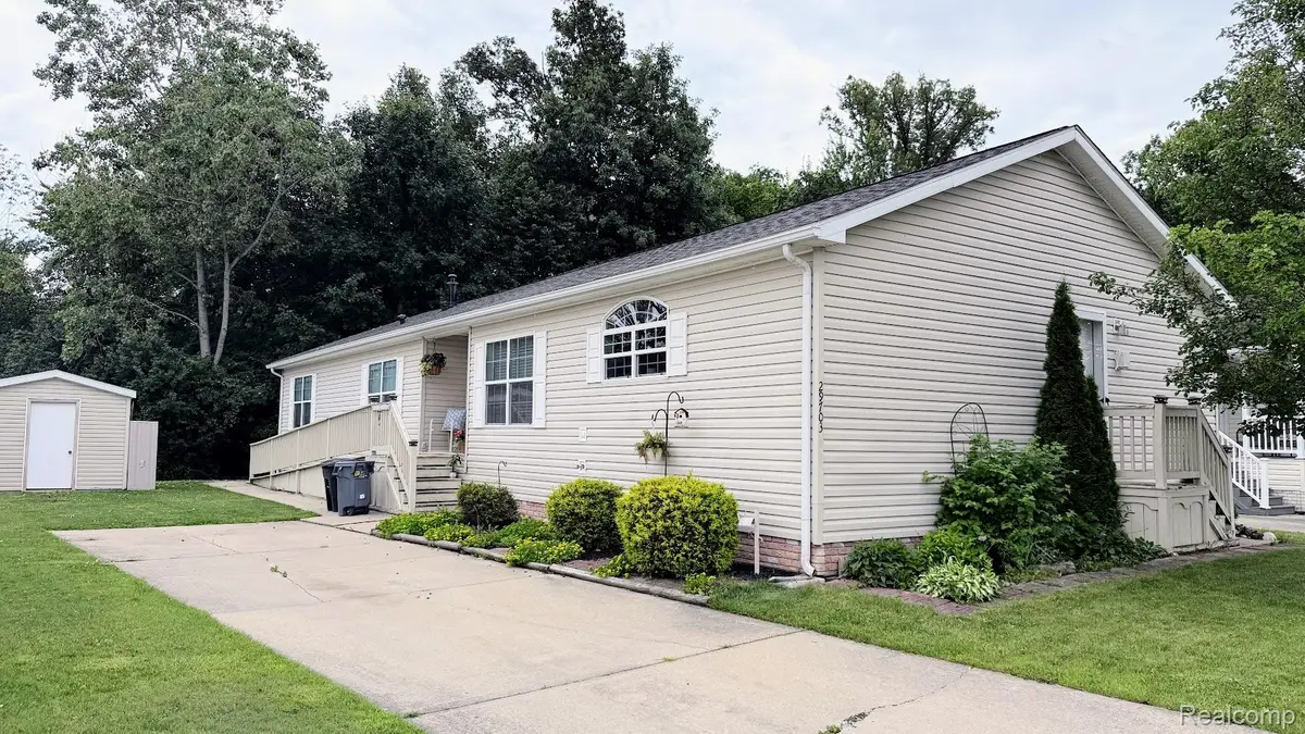 29703 Vinewood Lane, Gibraltar, MI 48173 - #1