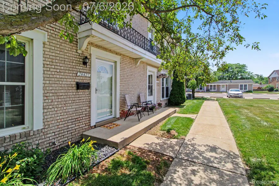 28427 Longmeadow Lane, Trenton, MI 48183 - #3