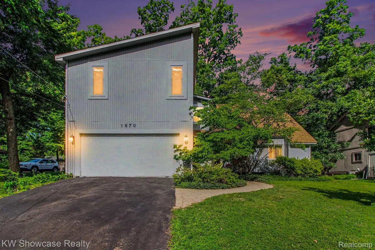 1670 Post Avenue, West Bloomfield, MI 48324 - #1