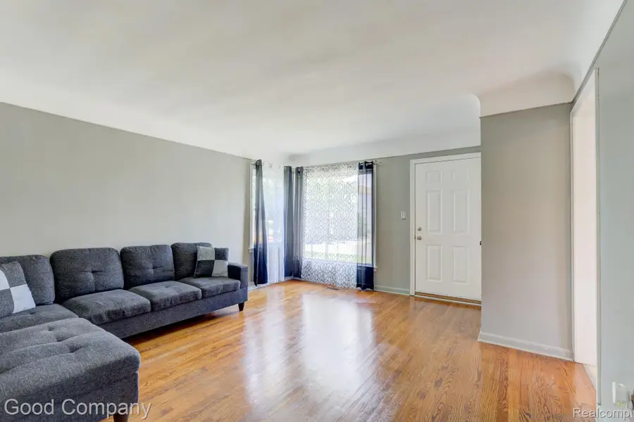631 Saint Johns Street, Wyandotte, MI 48192 - #2