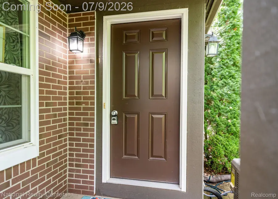 196 Barrington Circle, Orion, MI 48360 - #3