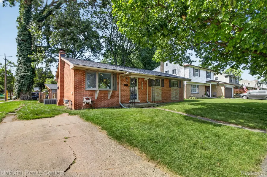 32405 Lyndon Street, Livonia, MI 48154 - #2