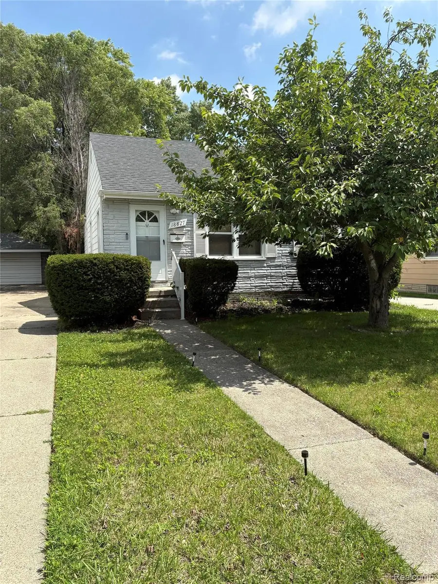 18827 Woodside Street, Harper Woods, MI 48225 - #2