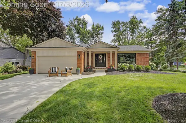 42299 Sunnydale Lane, Northville, MI 48168