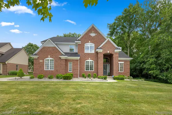 27363 Oxford Drive, Southfield, MI 48033