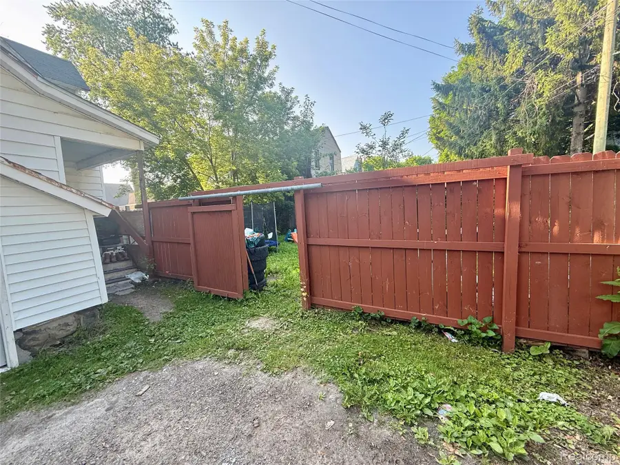 1813 10th Avenue, Port Huron, MI 48060 - #3