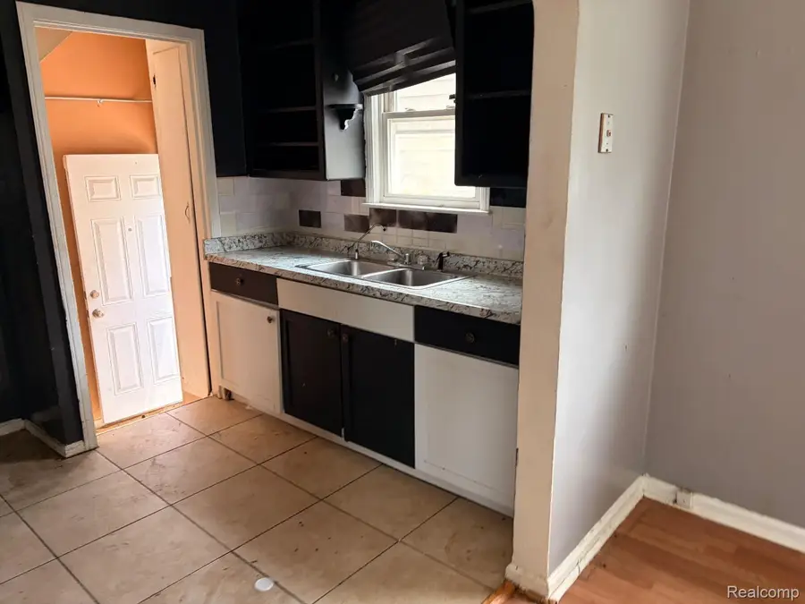 20916 Dexter Boulevard, Warren, MI 48089 - #2