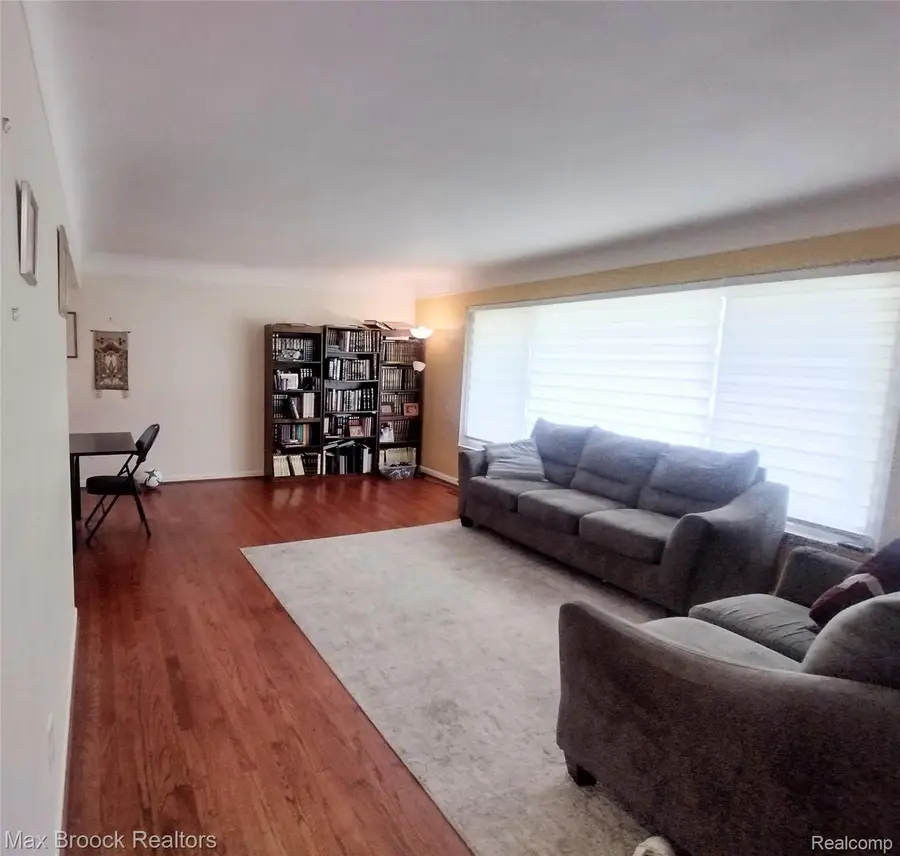 25210 Ridge Cliff Drive, Southfield, MI 48075 - #2