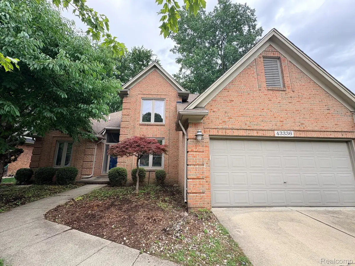 43336 Herring Drive, Clinton, MI 48038 - #1