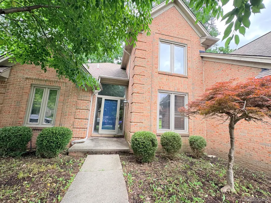 43336 Herring Drive, Clinton, MI 48038 - #2
