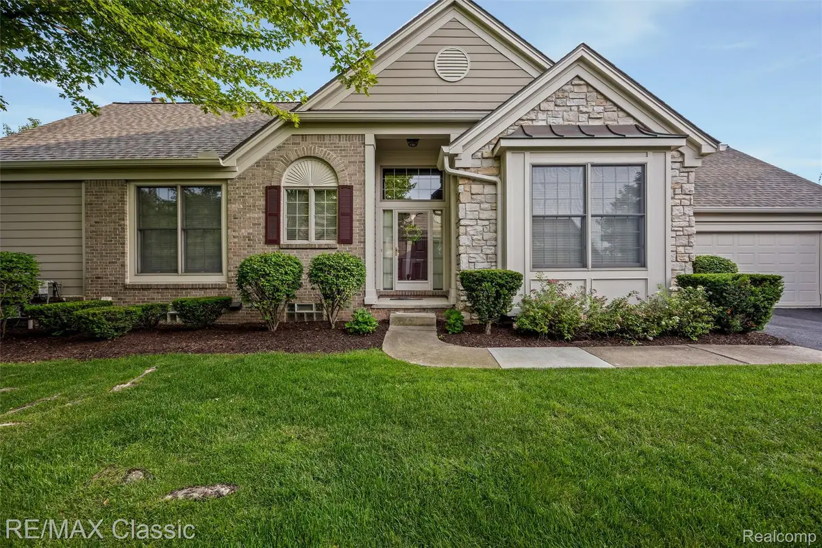 16934 Lochmoor Circle W, Northville, MI 48168 - #1