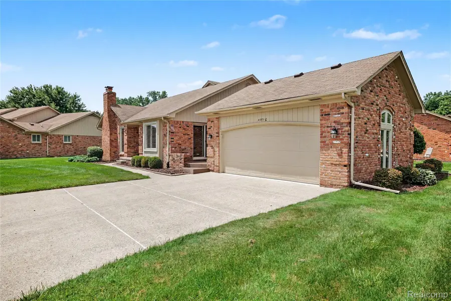 41071 E Rosewood Drive, Clinton, MI 48038 - #2