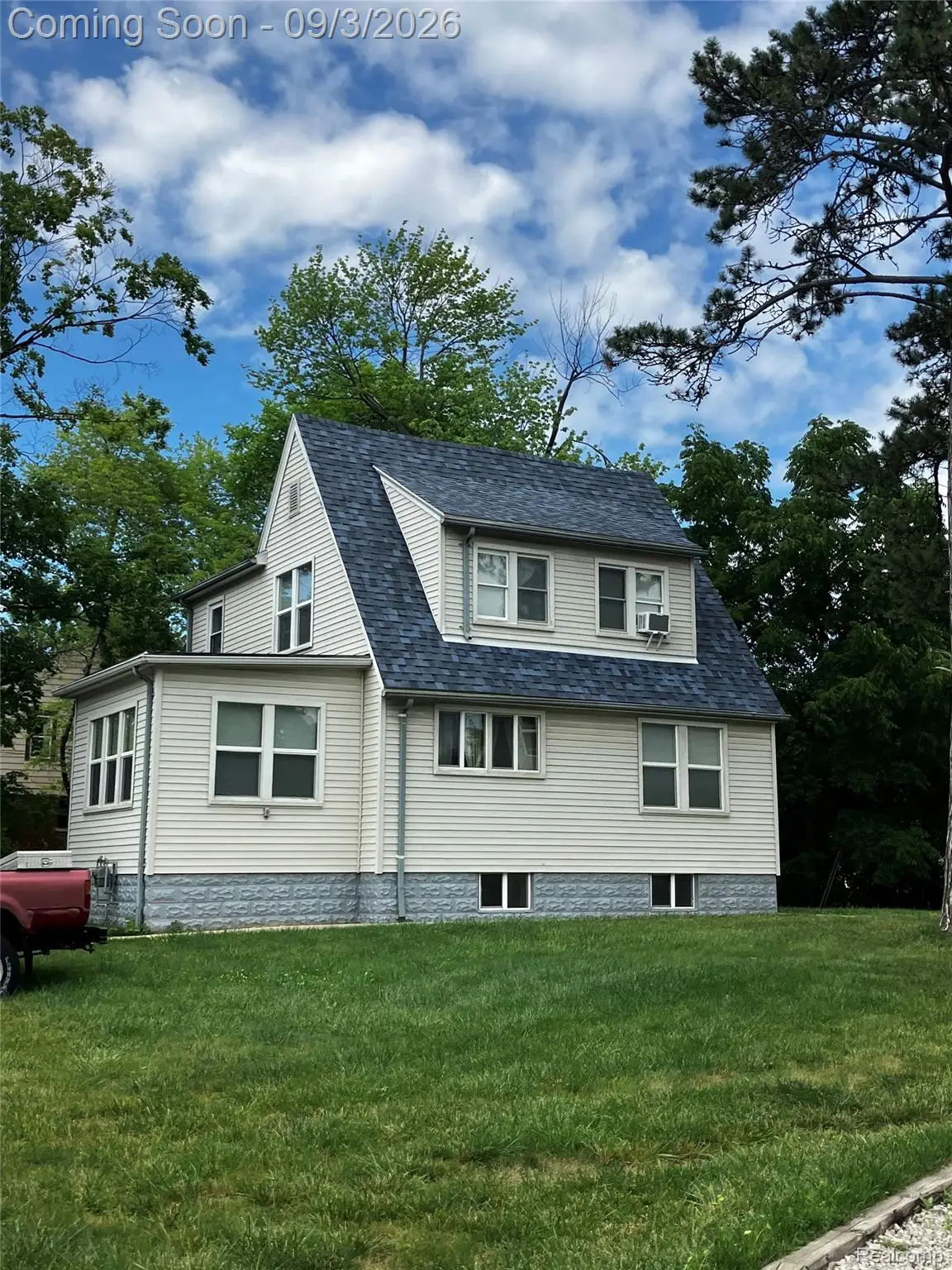 4735 Elizabeth Lake Road, Waterford, MI 48327 - #1