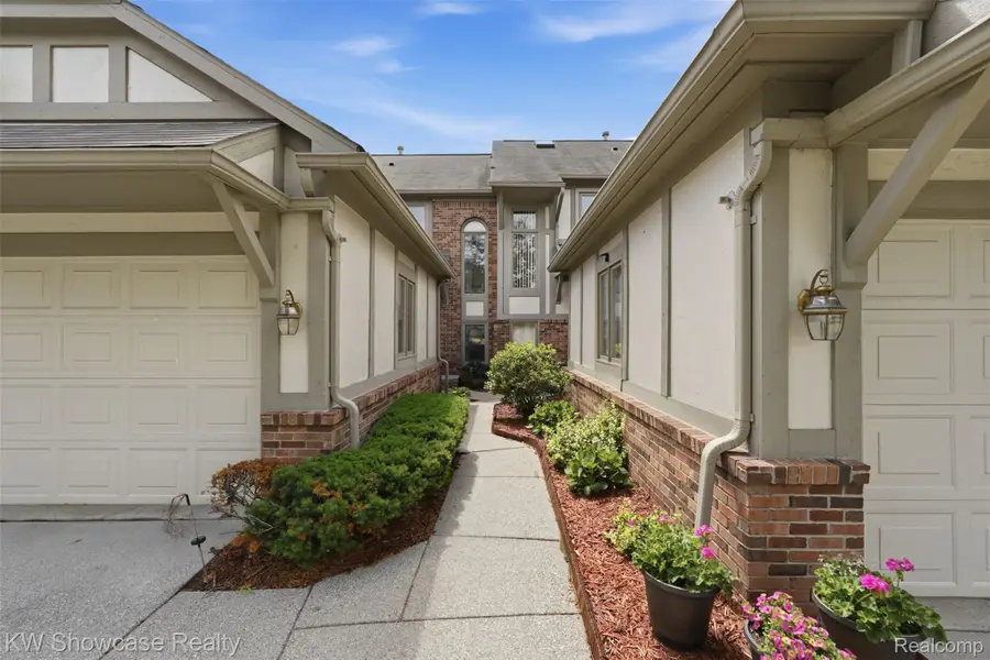 42289 Saratoga Circle #8, Canton, MI 48187 - #3