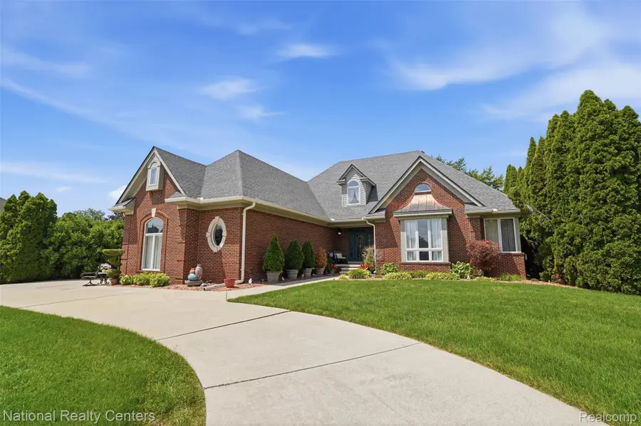 20175 Gill Road, Livonia, MI 48152 - #2