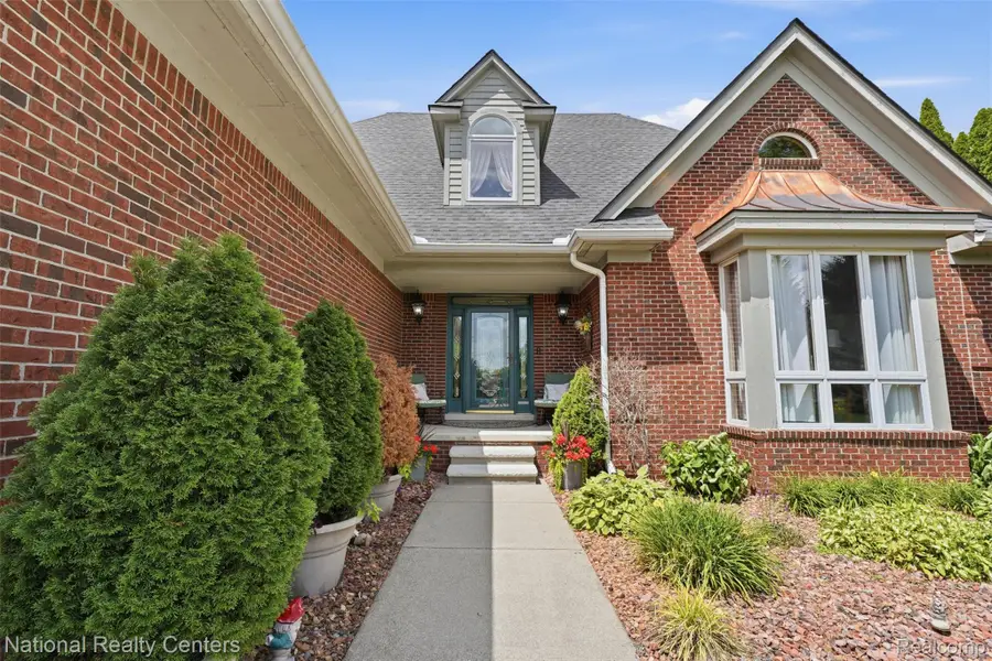 20175 Gill Road, Livonia, MI 48152 - #3