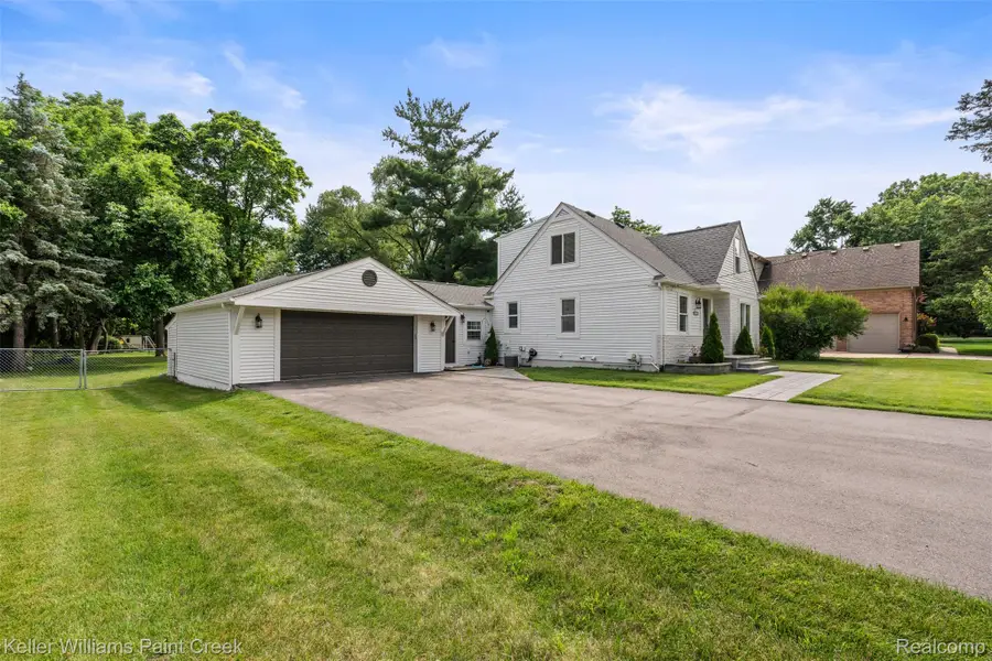 8316 Speedway Drive, Utica, MI 48317 - #2