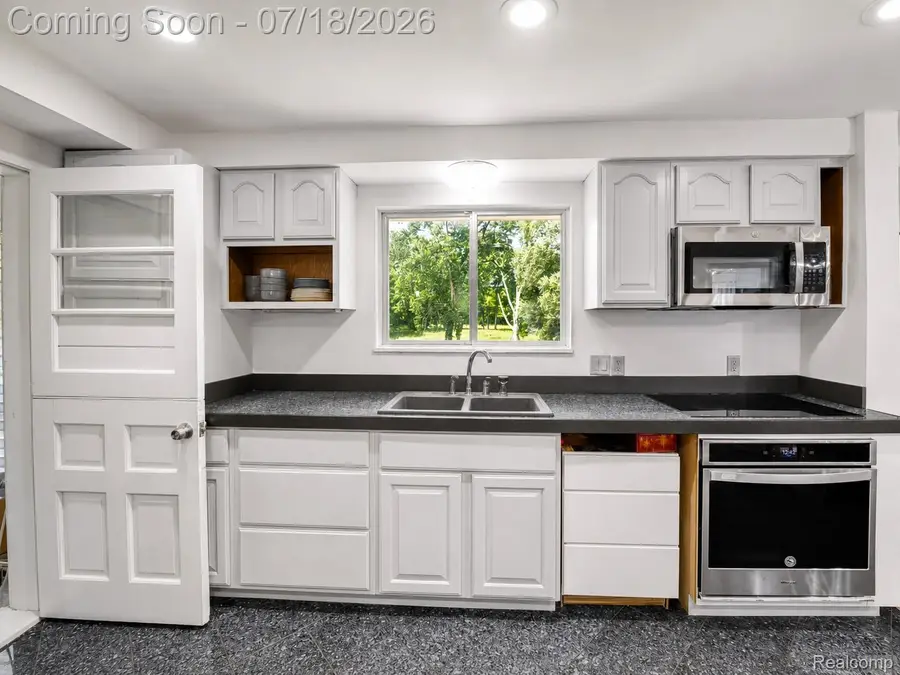 46495 North Avenue, Macomb, MI 48042 - #3