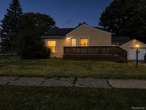 921 Venoy, GardenCity, MI 48135