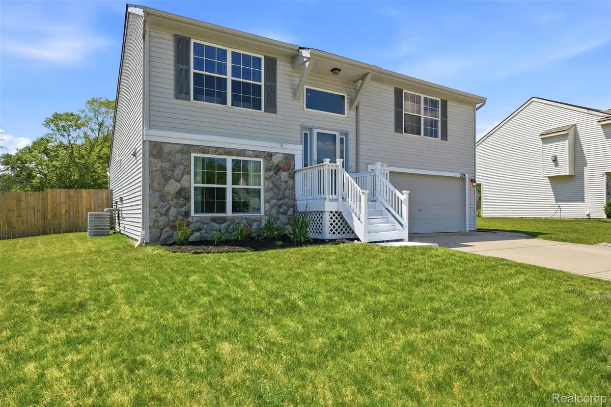 239 Andover Woods Drive, Fenton, MI 48430 - #1