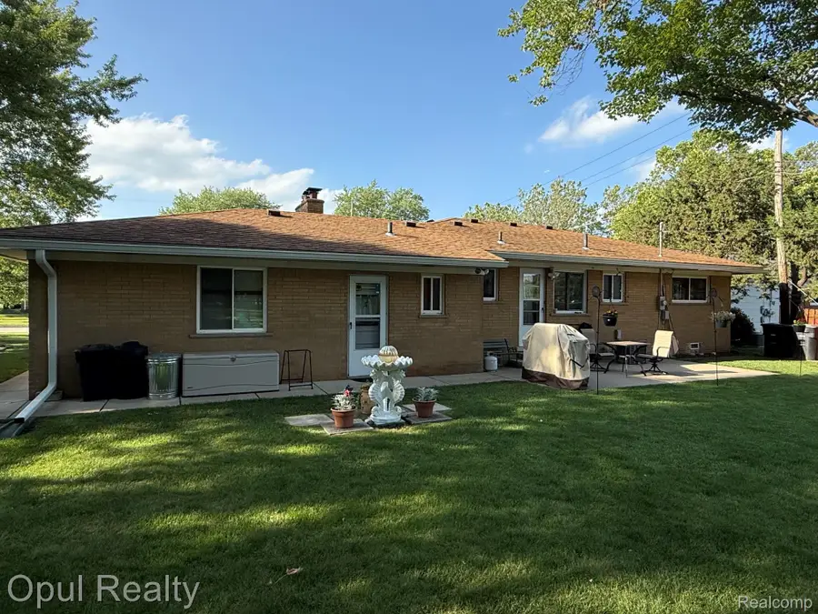 28369 Pembroke Street, Livonia, MI 48152 - #2