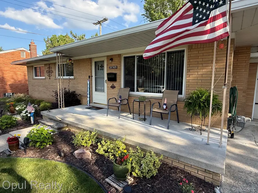28369 Pembroke Street, Livonia, MI 48152 - #3