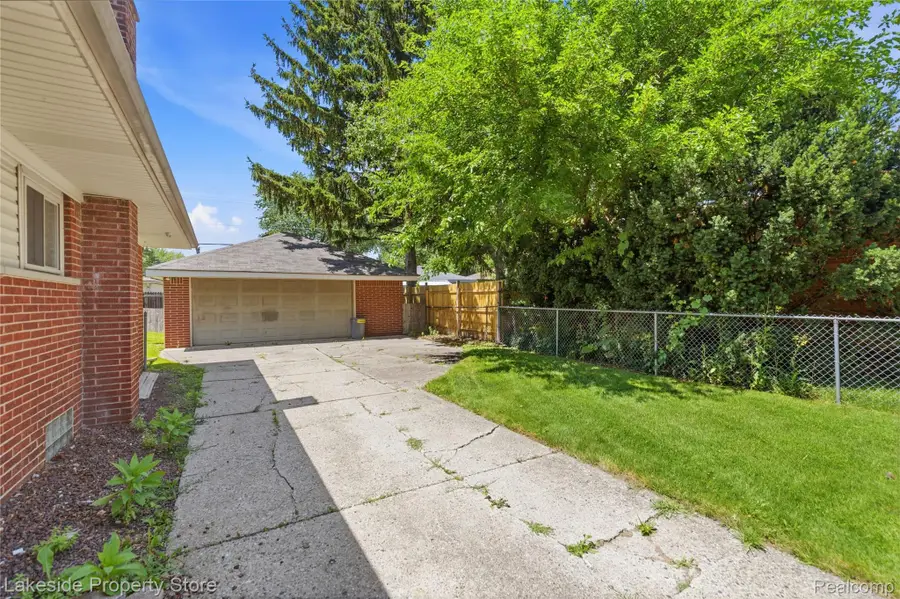 35313 Weideman Street, Clinton Township, MI 48035 - #3