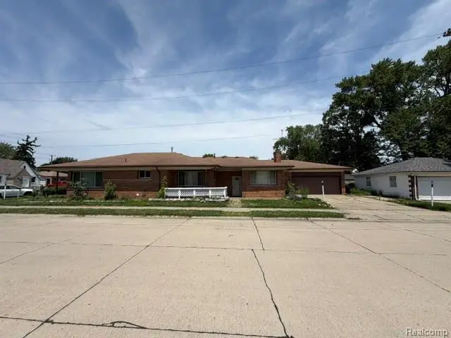24502 Tuscany Avenue, Eastpointe, MI 48021 - #2