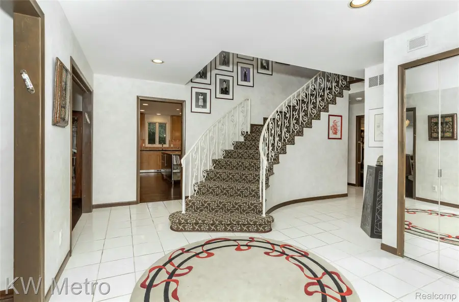 22560 Kenwyck Drive, Southfield, MI 48034 - #2