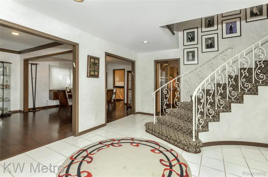 22560 Kenwyck Drive, Southfield, MI 48034 - #3