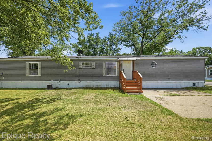 6255 Lake Drive, Ypsilanti, MI 48197 - #2