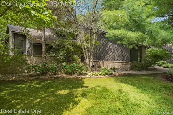 3660 Loch Bend Drive, CommerceTwp, MI 48382