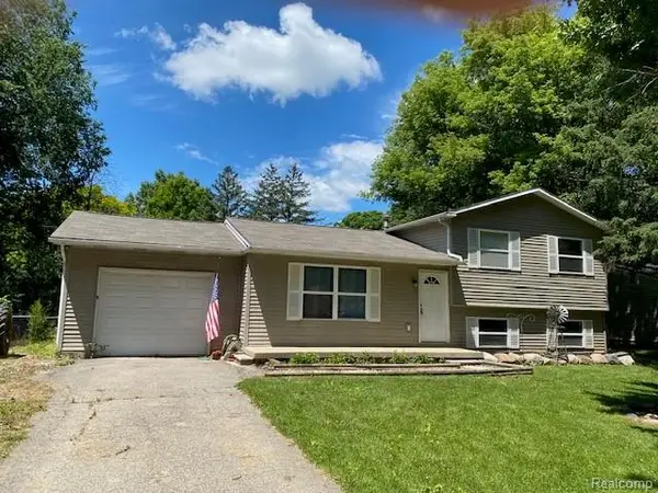 9523 Waite Drive, Fenton, MI 48430