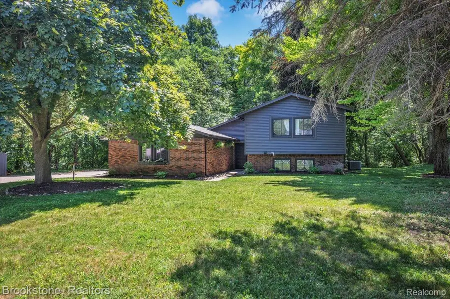 5067 Algonquin Boulevard, Clarkston, MI 48348 - #2