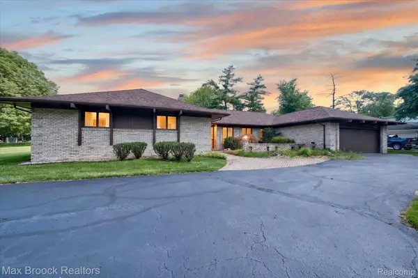 22262 Chatsford Circuit Street, Southfield, MI 48034