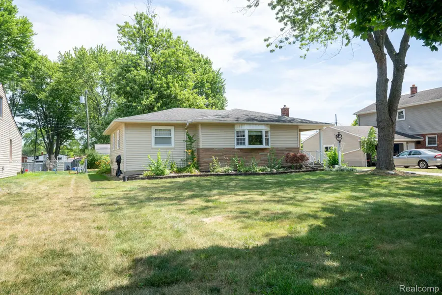 3321 Lafayette Drive, Trenton, MI 48183 - #2