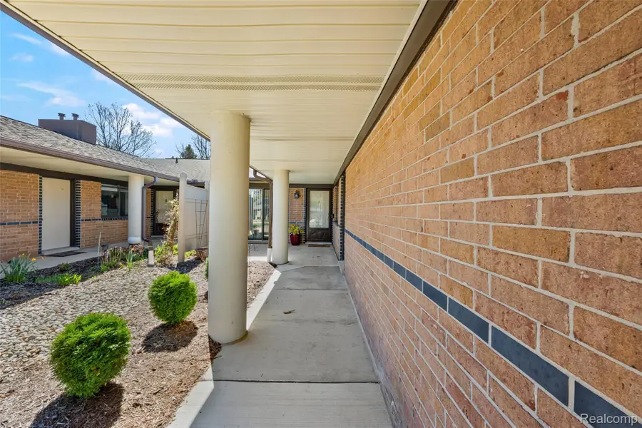 985 Wexford Way #34, Rochester Hills, MI 48307 - #3