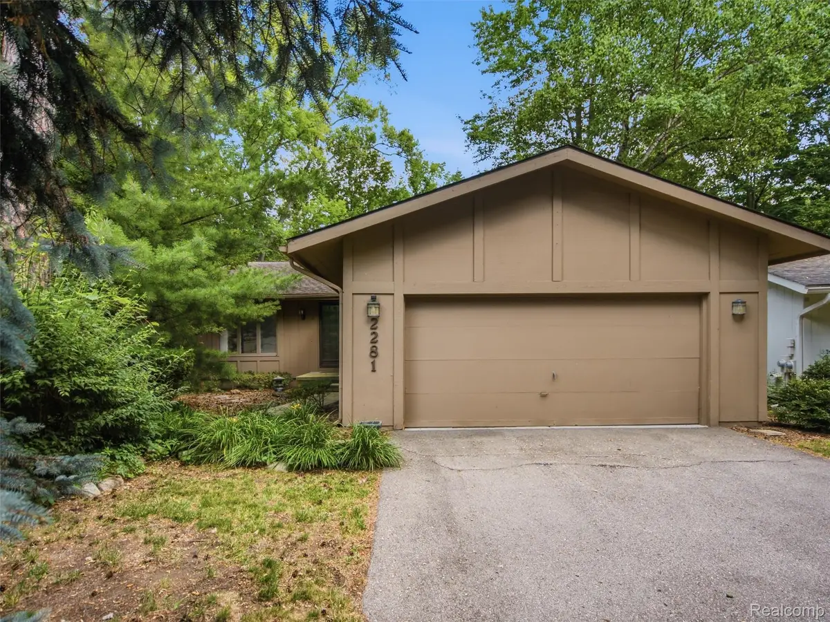 2281 Forest Glen, West Bloomfield, MI 48324 - #1