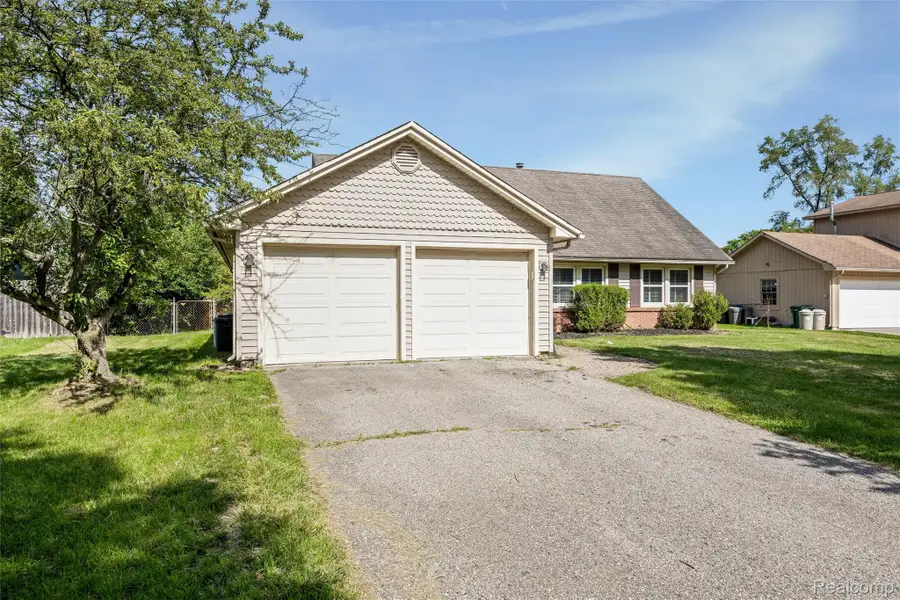 4942 Butler Drive, Troy, MI 48085 - #3